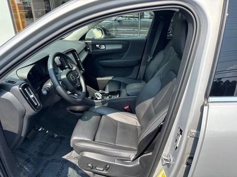 Certified 2025 Volvo XC40 B5 Plus AWD/4WD image 20