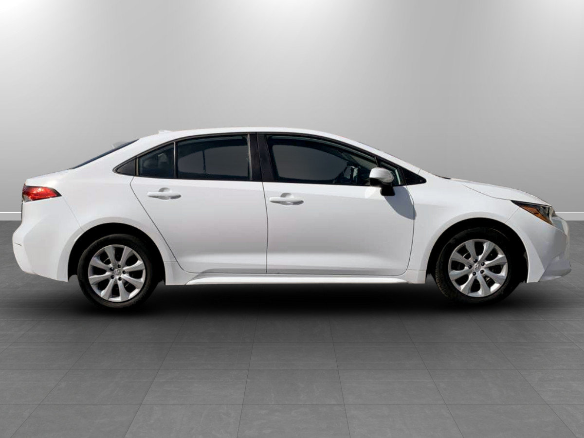 Used 2025 Toyota Corolla LE FWD image 8