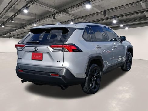 Used 2021 Toyota RAV4 LE FWD image 16