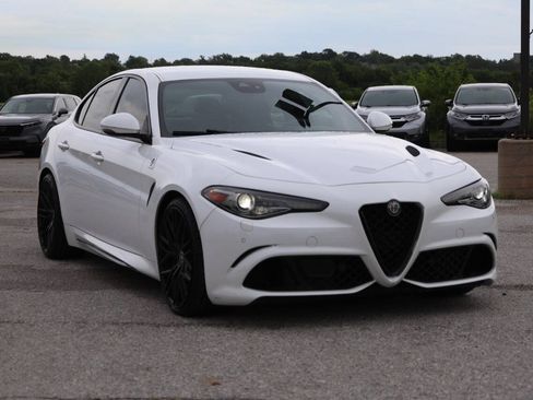 Used 2017 Alfa Romeo Giulia Quadrifoglio RWD image 4