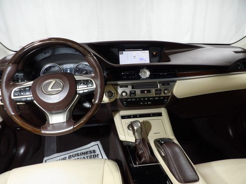 Used 2018 Lexus ES 350 w/ Navigation System Package image 17