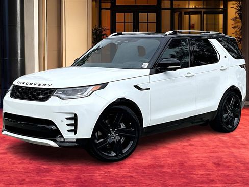 New 2025 Land Rover Discovery Dynamic SE image 1