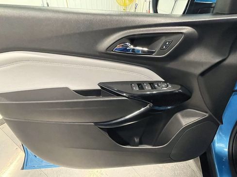 Used 2025 Chevrolet Trax LT w/ LT Convenience Package FWD image 19
