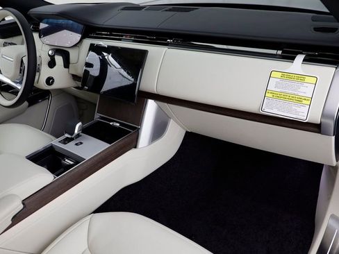 New 2025 Land Rover Range Rover SE image 22