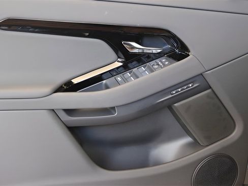 Used 2024 Land Rover Range Rover Evoque Dynamic SE image 8