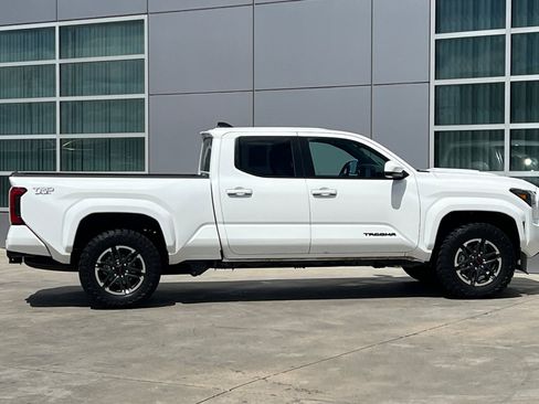 Used 2025 Toyota Tacoma TRD Sport AWD/4WD image 3