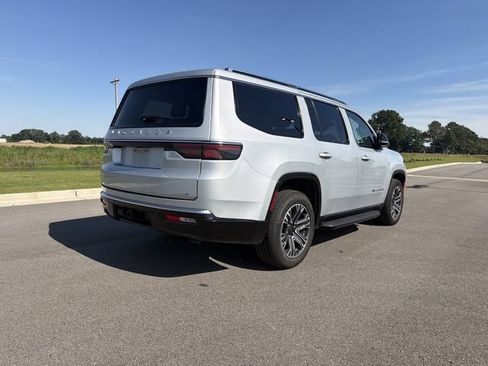 Used 2024 Jeep Wagoneer Series II AWD/4WD image 5