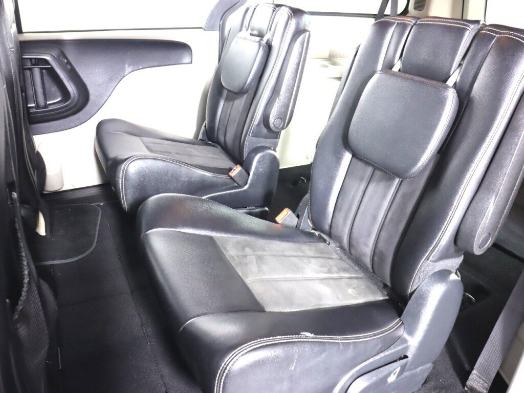 Used 2019 Dodge Grand Caravan SXT FWD image 28