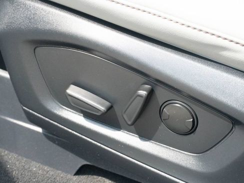 Used 2025 Ford Explorer Active w/ Active Comfort Package RWD image 17