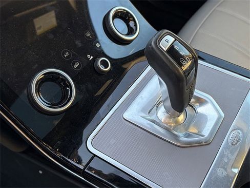 Used 2020 Land Rover Range Rover Evoque SE image 7