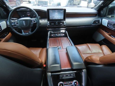 Used 2021 Lincoln Navigator L Reserve w/ Luxury Package AWD/4WD image 22