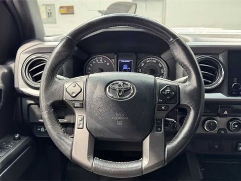 Used 2018 Toyota Tacoma TRD Sport image 15