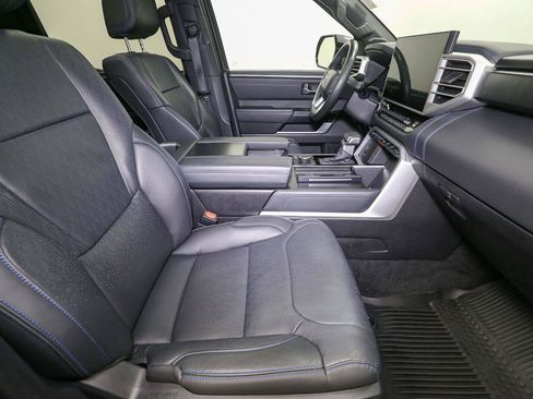 Used 2025 Toyota Tundra Platinum AWD/4WD image 17