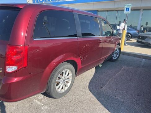 Used 2019 Dodge Grand Caravan SXT image 5