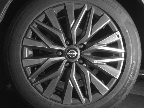 Used 2025 Nissan Altima 2.5 SV FWD image 14