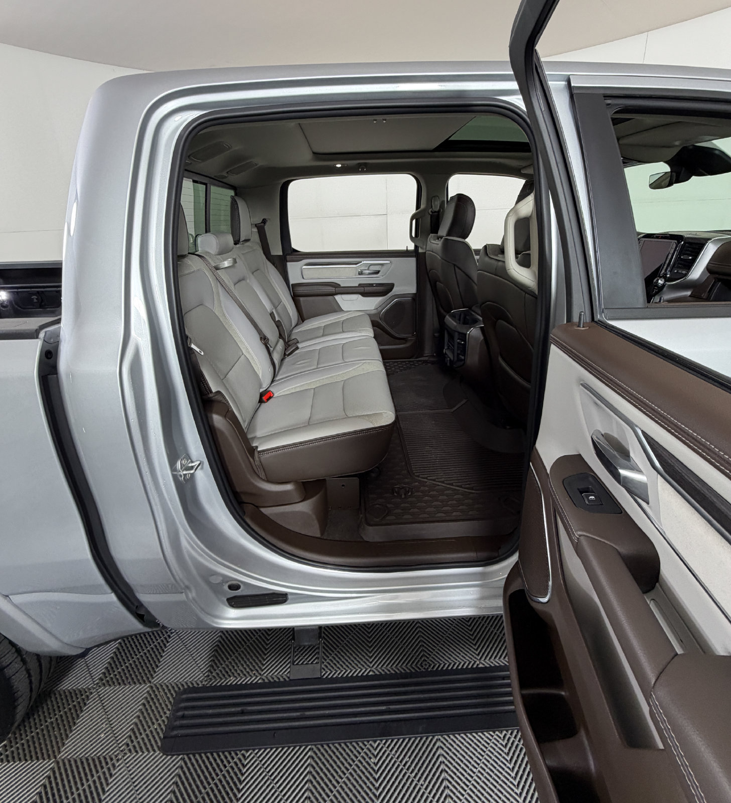 Used 2026 RAM 1500 Laramie w/ Laramie Southwest Edition AWD/4WD image 5
