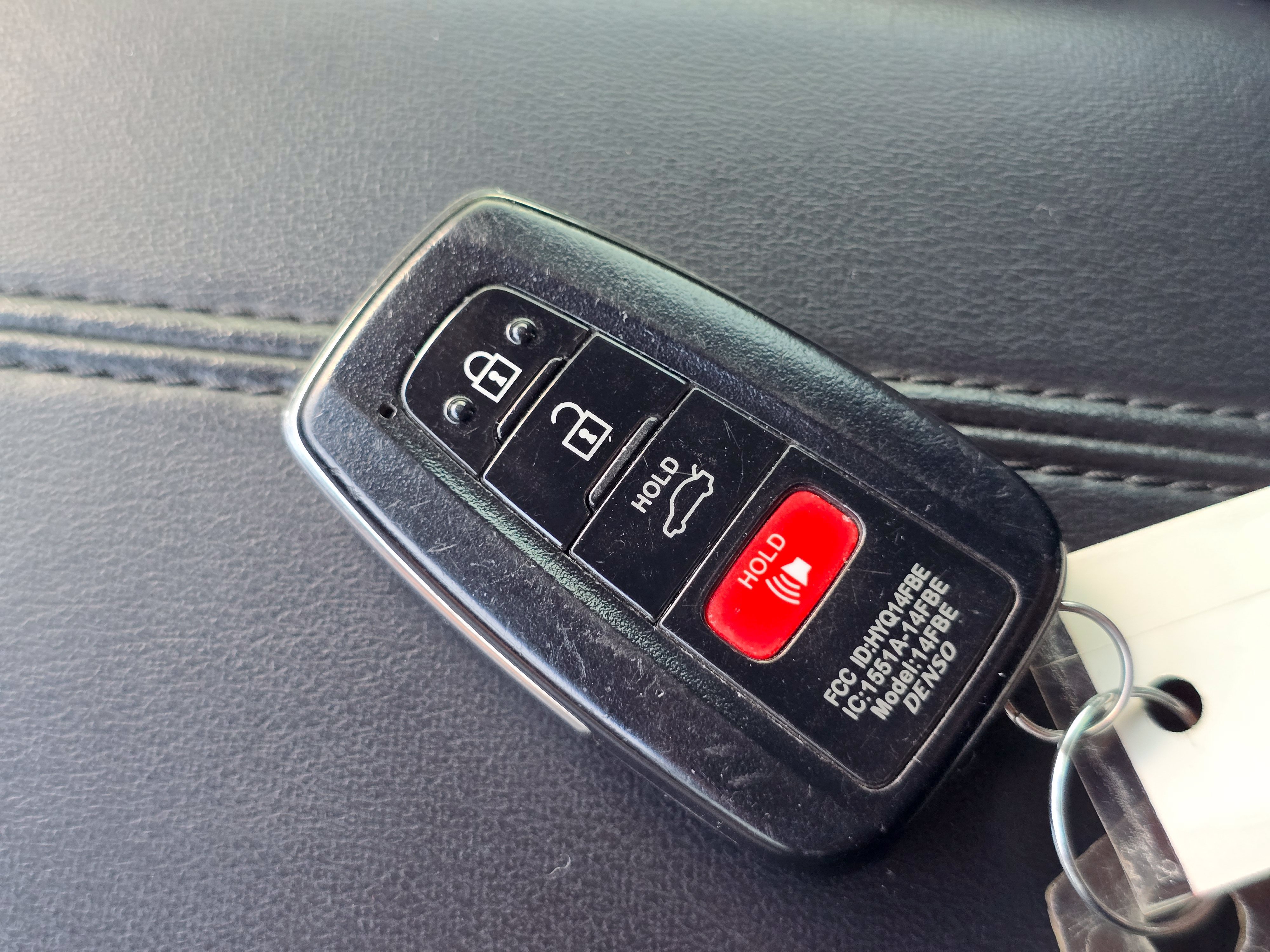Used 2019 Toyota Avalon XLE w/ Moonroof Package FWD image 36