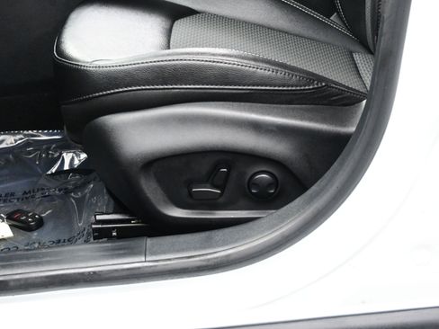 Used 2024 Jeep Compass Latitude w/ Convenience Group image 11