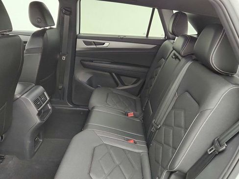 Used 2024 Volkswagen Atlas Cross Sport SE image 18