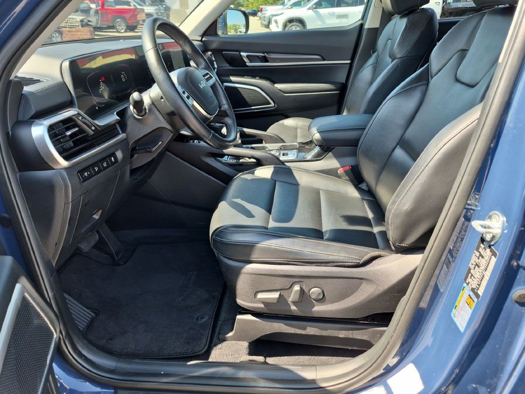 Used 2025 Kia Telluride S FWD image 17
