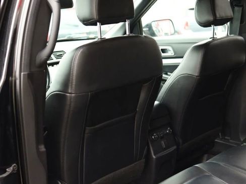 Used 2017 Ford Explorer XLT w/ Equipment Group 202A image 28