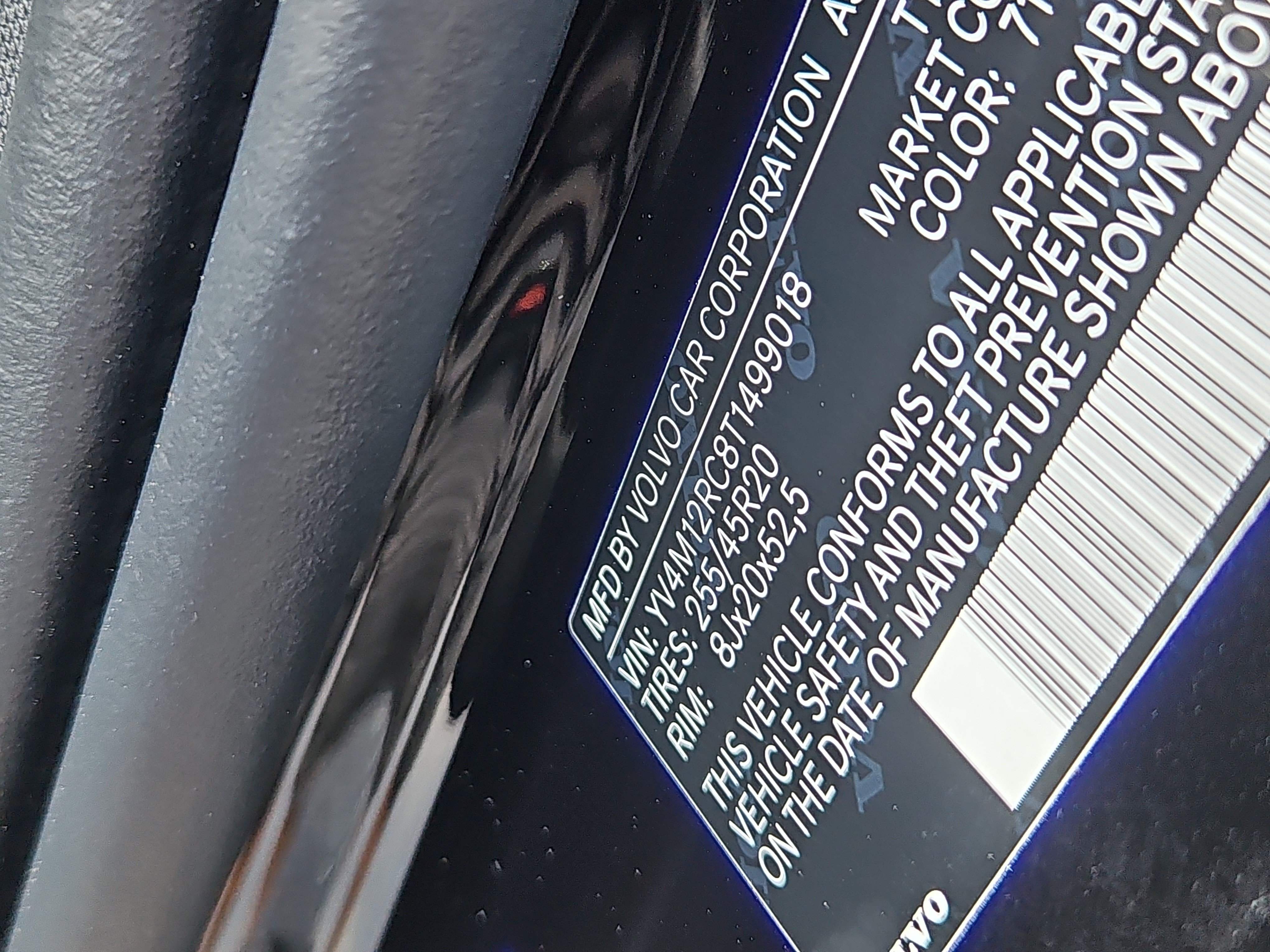New 2026 Volvo XC60 B5 Plus w/ Protection Package Premier AWD/4WD image 5