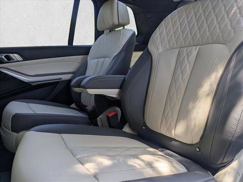 Used 2025 BMW X7 xDrive40i w/ M Sport Package image 18
