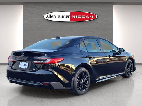 Used 2026 Toyota Camry SE image 6