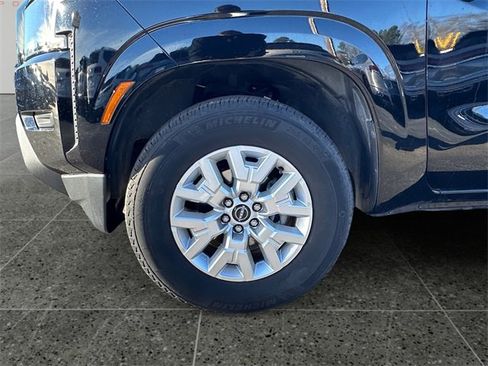 Used 2022 Nissan Frontier SV image 14