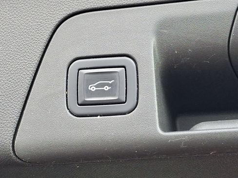 Used 2022 Buick Envision Avenir w/ Technology Package II image 32