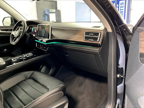 Used 2025 Volkswagen Atlas SEL AWD/4WD image 13