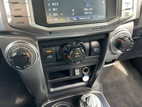 Used 2019 Toyota 4Runner SR5 Premium AWD/4WD image 31