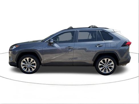 Used 2019 Toyota RAV4 XLE Premium FWD image 6