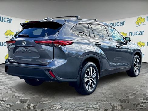 Used 2022 Toyota Highlander XLE image 6