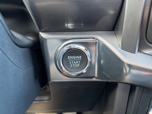 Used 2025 Ford F150 Lariat w/ Equipment Group 501A Mid image 26