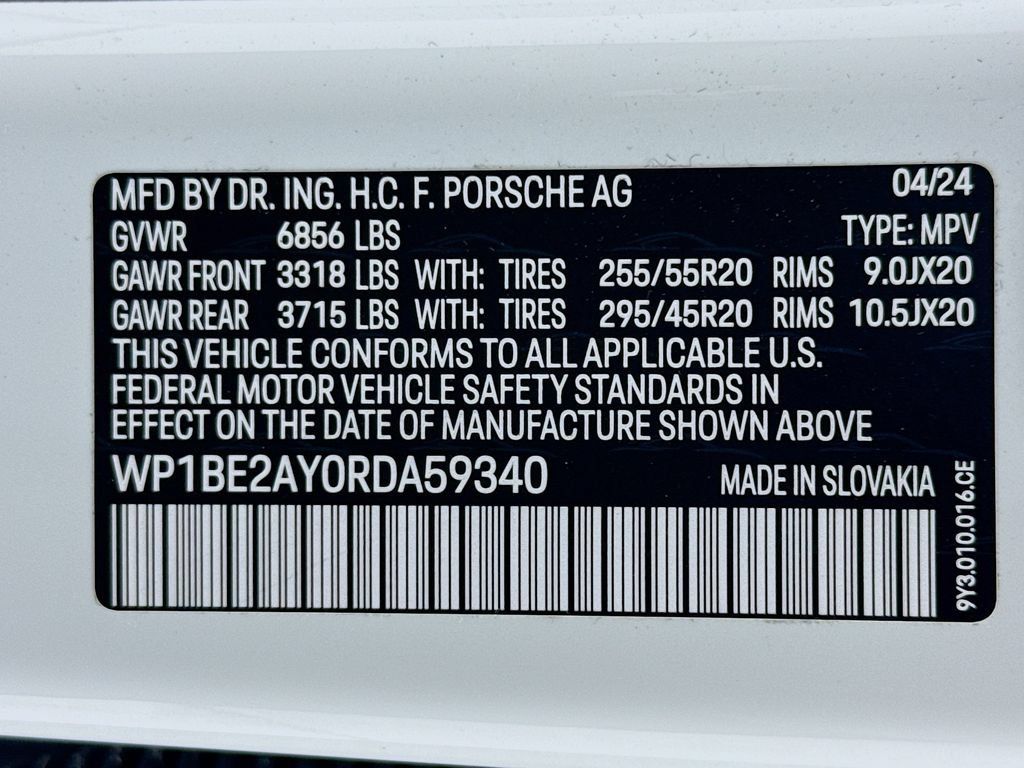 Certified 2024 Porsche Cayenne Coupe AWD/4WD image 34