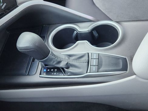 Used 2022 Toyota Camry LE image 24