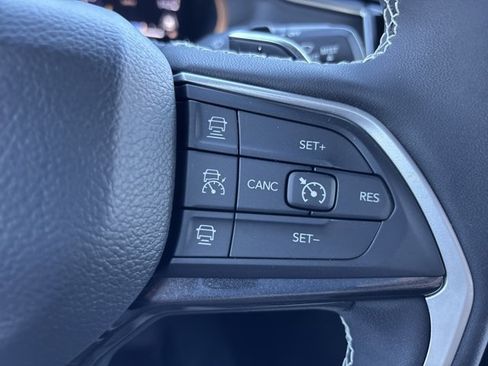 Used 2023 Jeep Grand Cherokee Altitude image 26