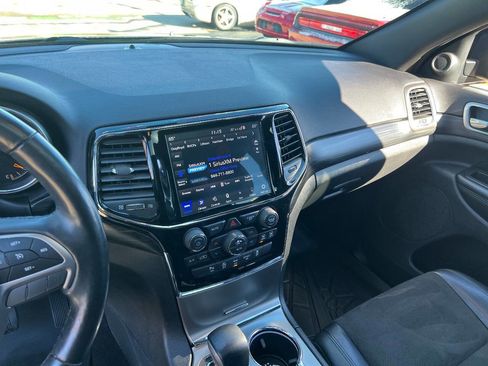 Used 2020 Jeep Grand Cherokee Altitude image 14