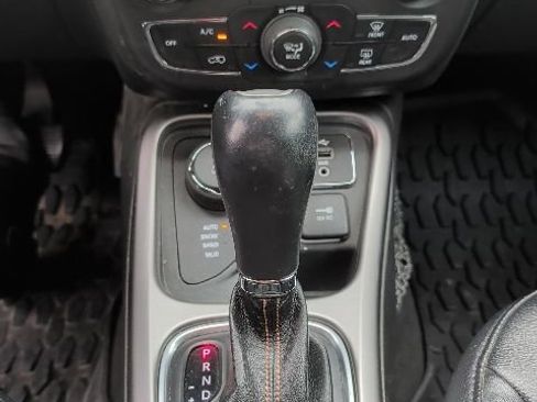 Used 2017 Jeep Compass Latitude w/ Popular Equipment Group AWD/4WD image 17
