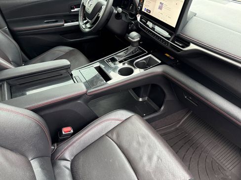 Used 2025 Toyota Sienna XSE w/ XSE Premium Package image 20