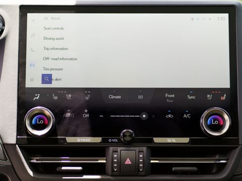 Used 2024 Lexus GX 550 w/ Accessory Package (2T) AWD/4WD image 34