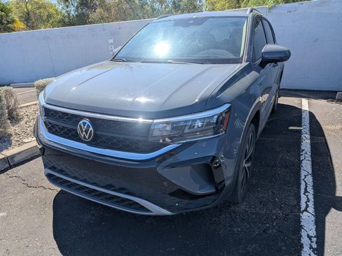 Used 2024 Volkswagen Taos SE w/ Panoramic Sunroof Package image 1