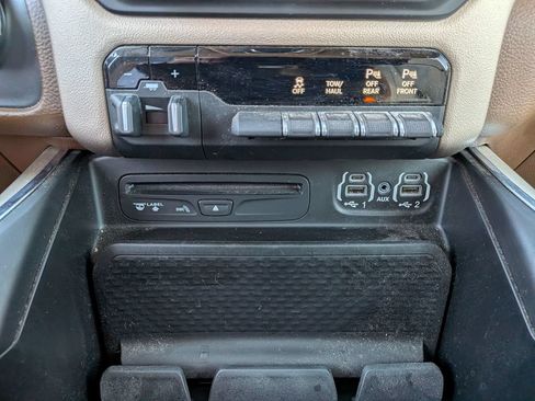 Used 2019 RAM 1500 Laramie AWD/4WD image 34