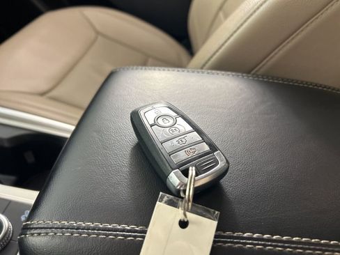 Used 2023 Ford Explorer Limited image 22