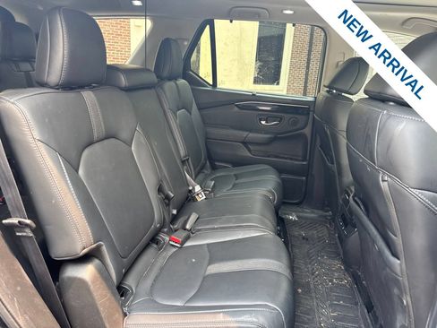 Used 2024 Honda Pilot Touring image 11