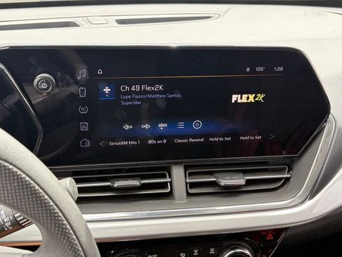 Used 2025 Chevrolet Trax LT FWD image 10