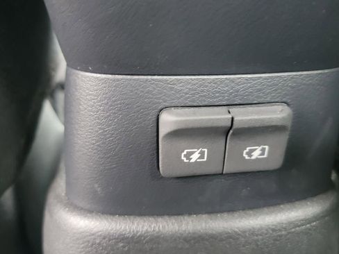 Used 2023 Nissan Versa SV image 33