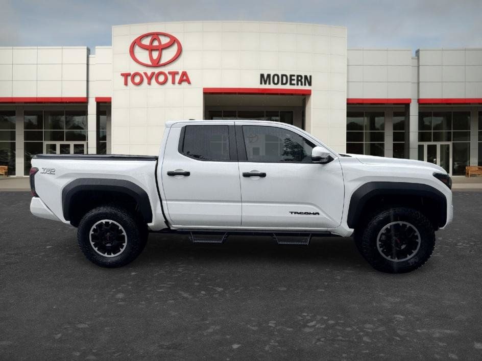 Used 2024 Toyota Tacoma TRD Off-Road w/ TRD Off Road Upgrade Package AWD/4WD image 4