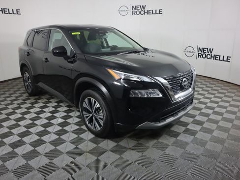 Used 2023 Nissan Rogue SV image 4